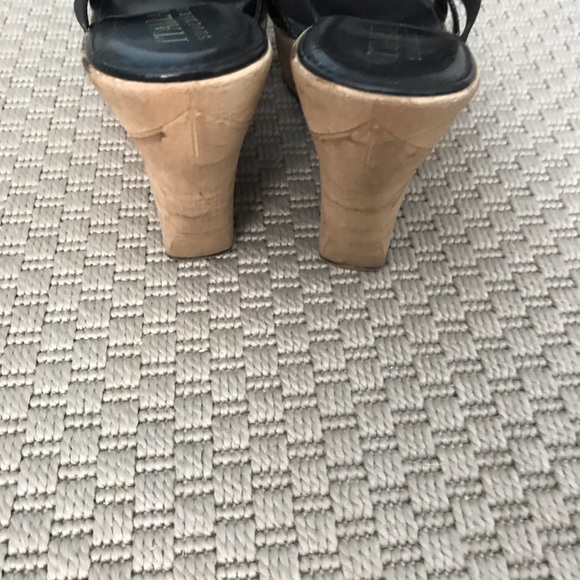 Italian Shoemakers Black Wedge Sandals - Picture 4 of 4